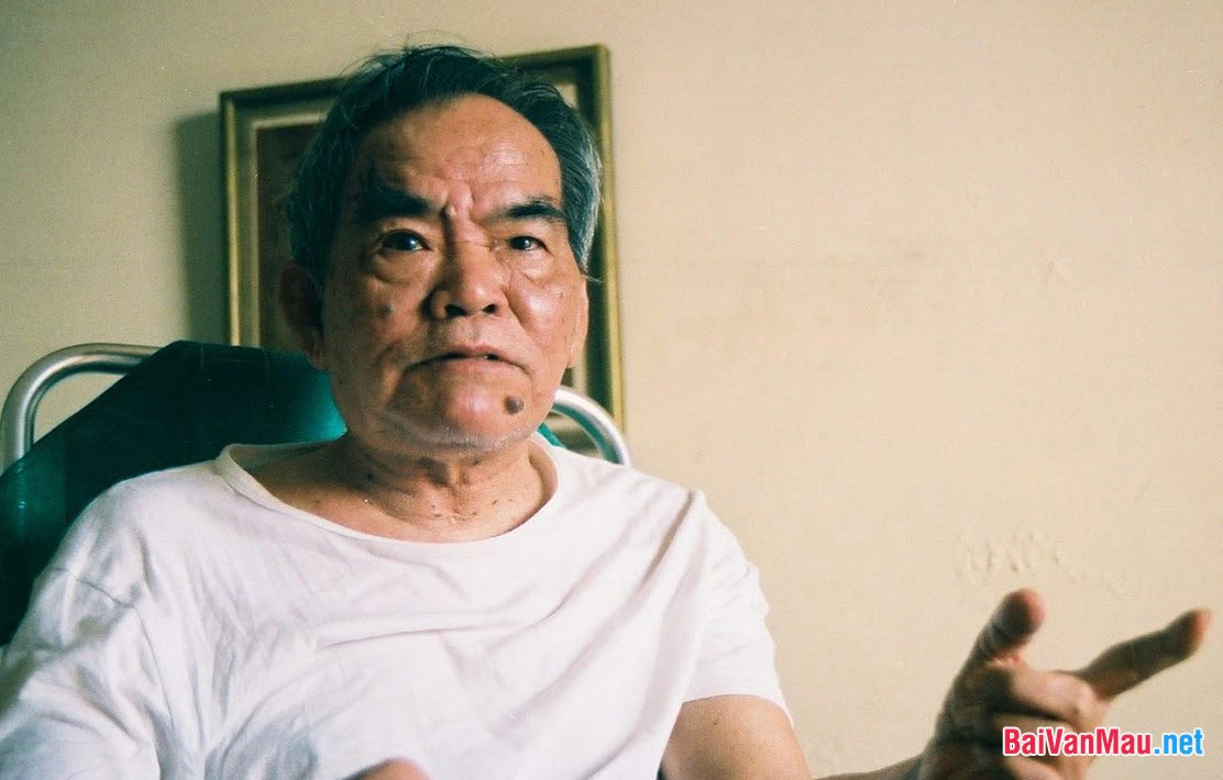 Hình ảnh nhà văn Hoàng Phủ Ngọc Tường nổi tiếng