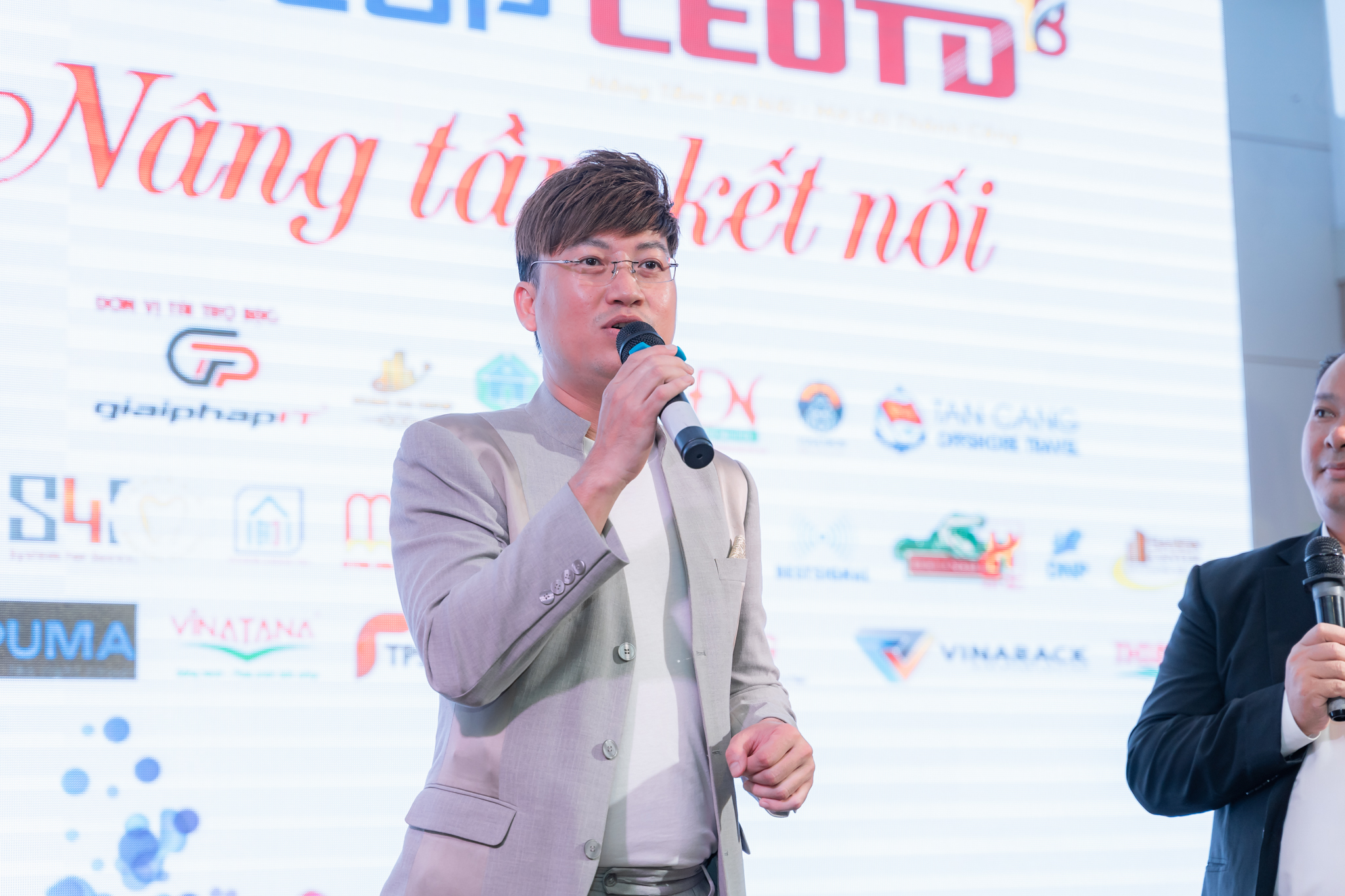 Buổi lễ có sự tham gia của ca sỹ Sỹ Luân