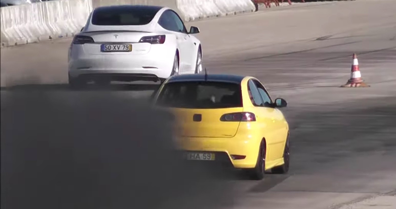 Ô tô động cơ dầu thường gặp vấn đề về tiêu chuẩn khí thải, gây ô nhiễm môi trường Ô tô động cơ dầu thường gặp vấn đề về tiêu chuẩn khí thải, gây ô nhiễm môi trường