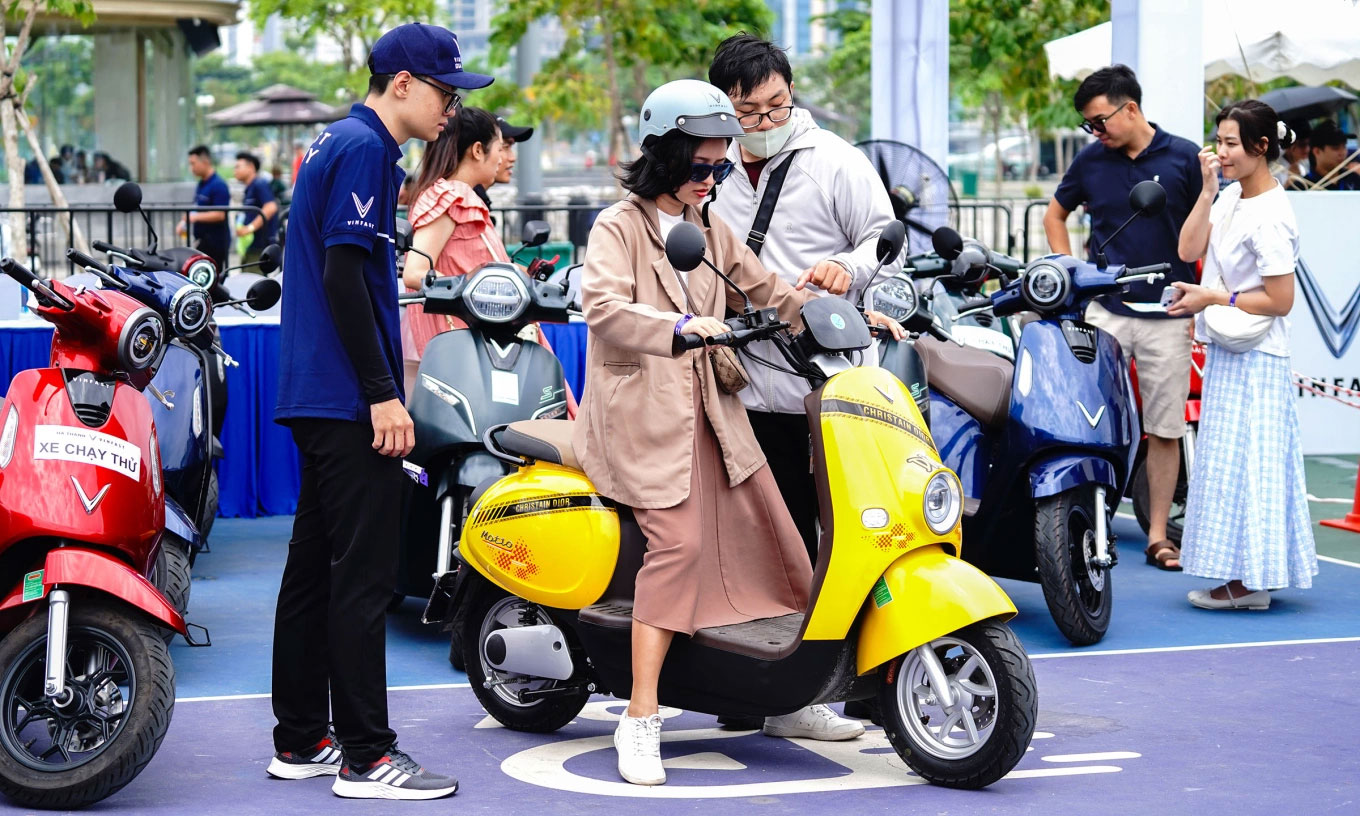 Cuộc chiến xe máy điện: Thị trường Việt chuẩn bị bùng nổ Cuộc chiến xe máy điện: Thị trường Việt chuẩn bị bùng nổ