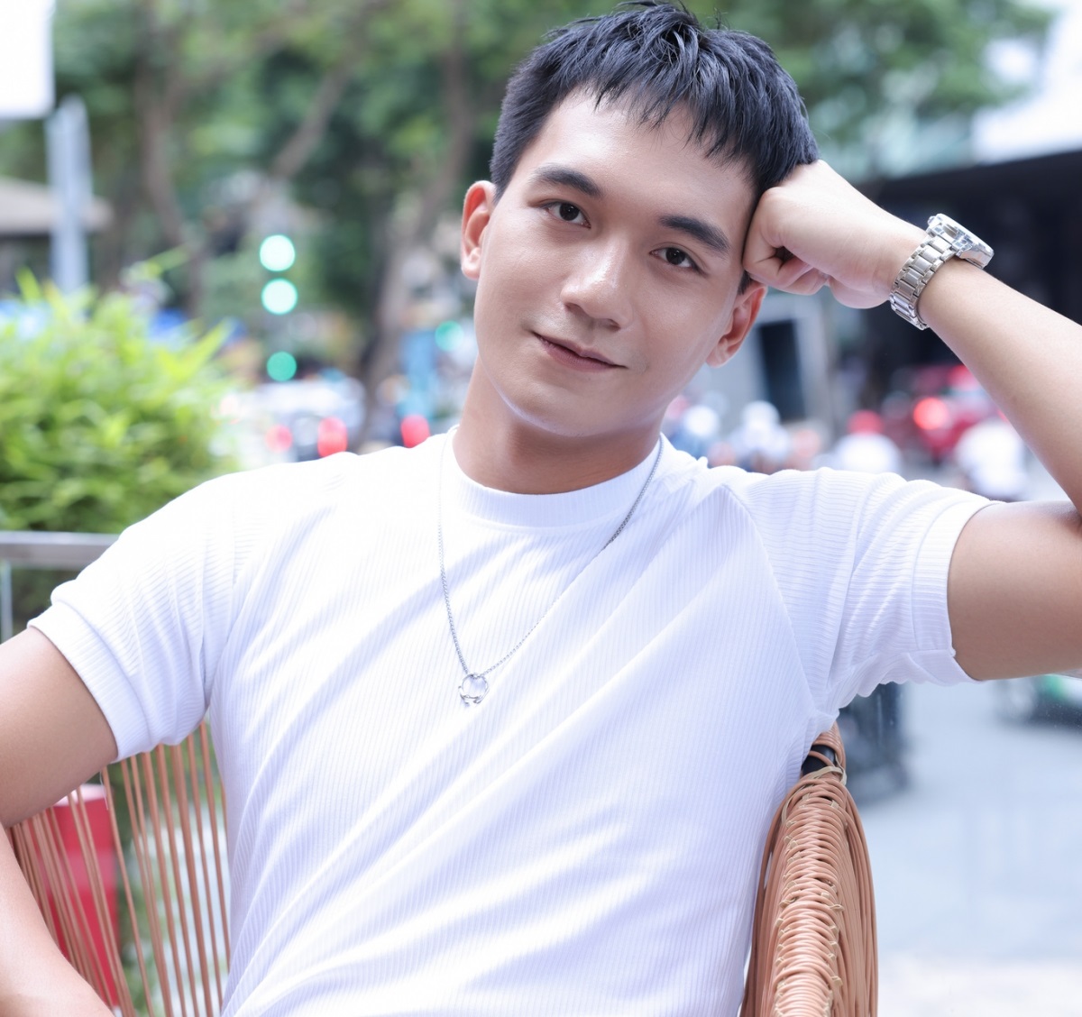 Tiểu sử Đỗ Nhật Hoàng gây chú ý khi công khai song tính đầy dũng cảm trên truyền hình