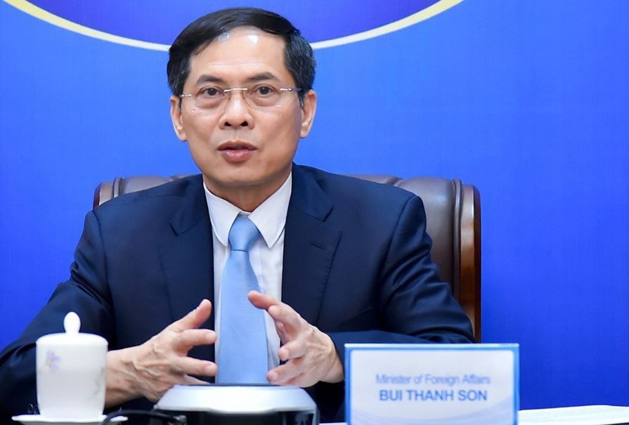 Tháng 9/1987, ông bắt đầu làm việc với vị trí cán bộ nghiên cứu tại Học viện Quan hệ quốc tế của Bộ Ngoại giao