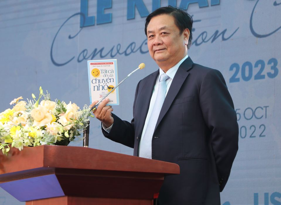 Trong quá trình công tác, ông đã đảm nhận nhiều chức vụ như Phó Chủ tịch Ủy ban nhân dân, Bí thư Thành ủy thành phố Cao Lãnh