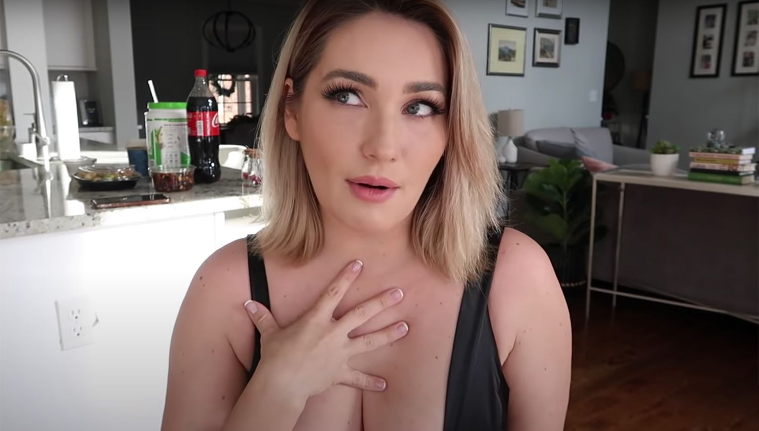 Tiểu sử Stephanie Matto nổi tiếng nhờ ý tưởng bán “xì hơi” độc đáo Tiểu sử Stephanie Matto nổi tiếng nhờ ý tưởng bán “xì hơi” độc đáo