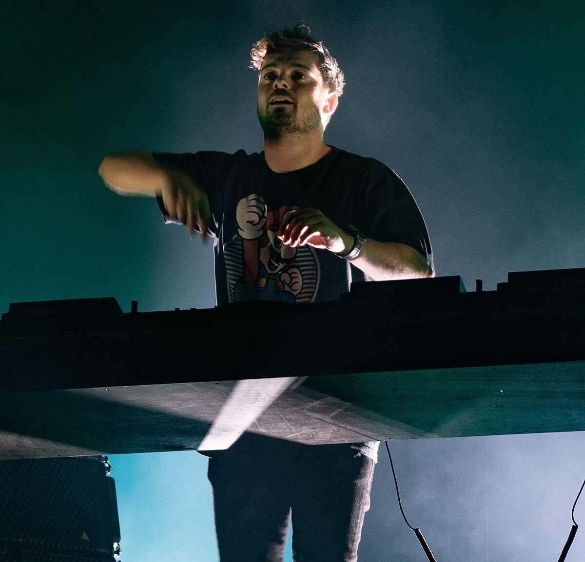 Tiểu sử Martin Garrix đóng vai trò là người sáng lập hãng thu âm Stmpd Rcrds