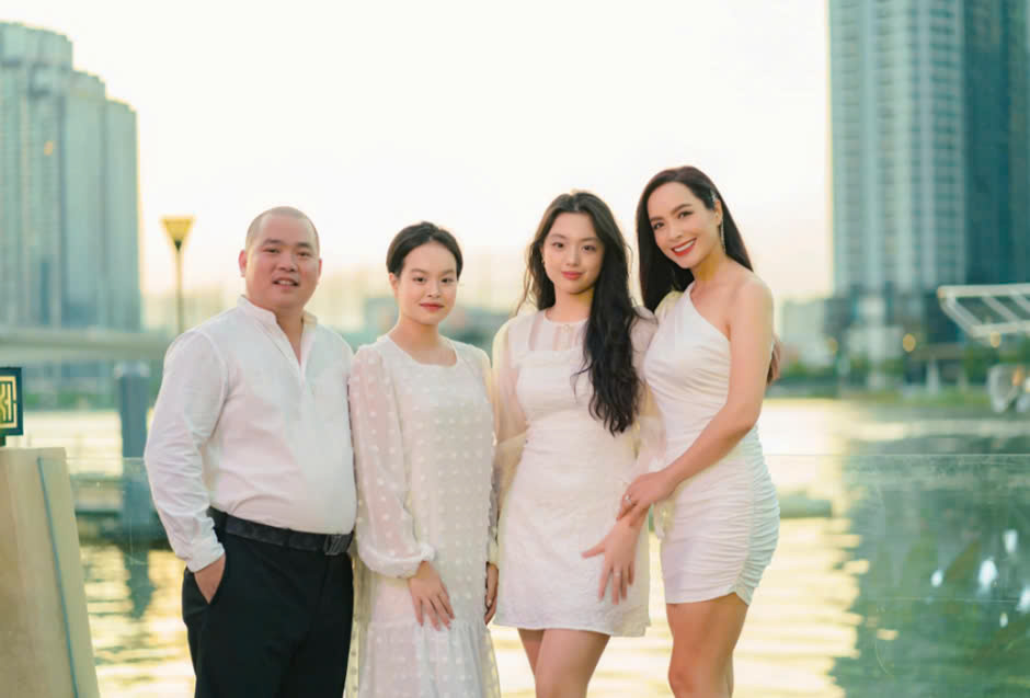 Tiểu sử người mẫu Thúy Hằng hạnh phúc bên gia đình nhỏ Tiểu sử người mẫu Thúy Hằng hạnh phúc bên gia đình nhỏ