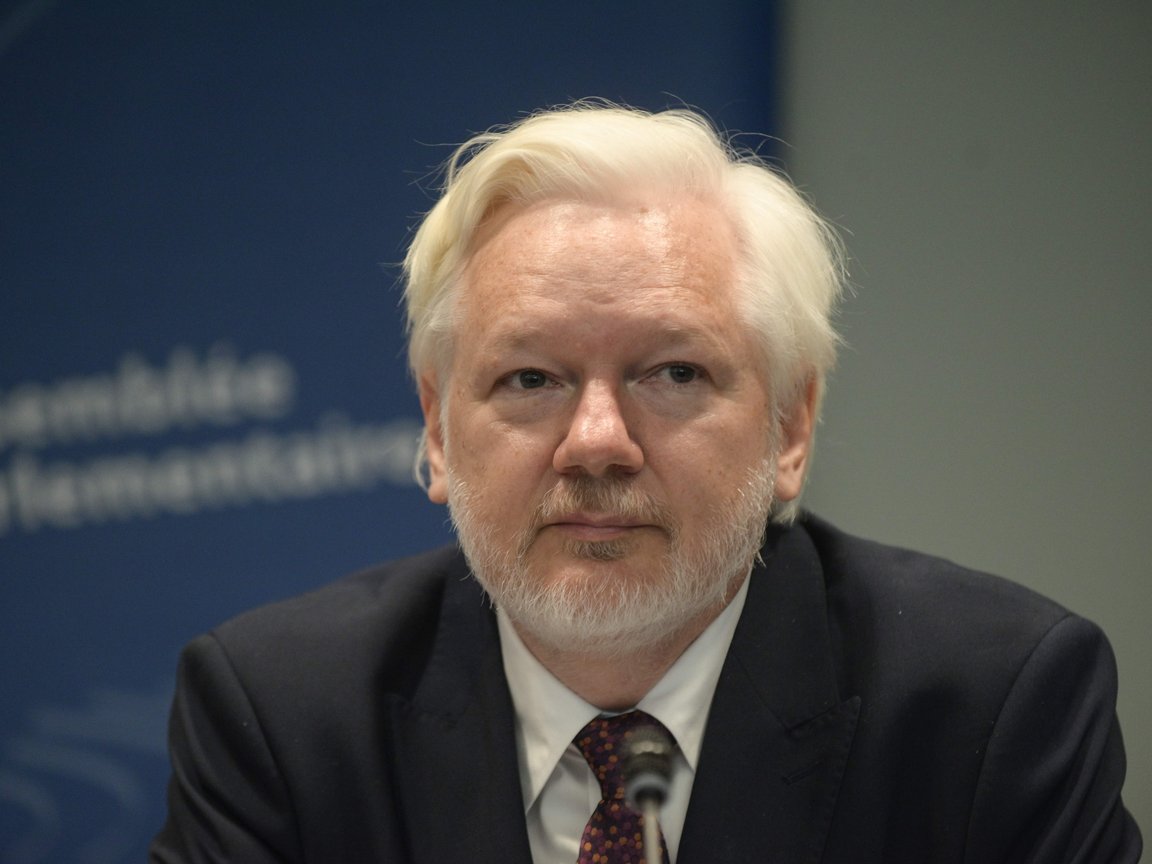 Tiểu sử Julian Assange gắn với WikiLeaks và hàng loạt tài liệu nhạy cảm công bố rộng rãi Tiểu sử Julian Assange gắn với WikiLeaks và hàng loạt tài liệu nhạy cảm công bố rộng rãi