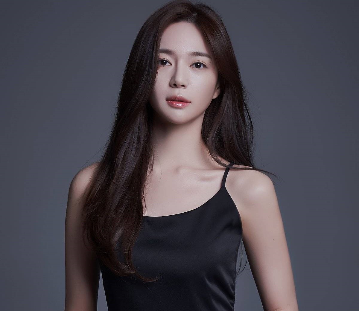 Tiểu sử Lee Elijah bắt đầu từ năm 2013 với vai chính đầu tay trong "Basketball" Tiểu sử Lee Elijah bắt đầu từ năm 2013 với vai chính đầu tay trong "Basketball"