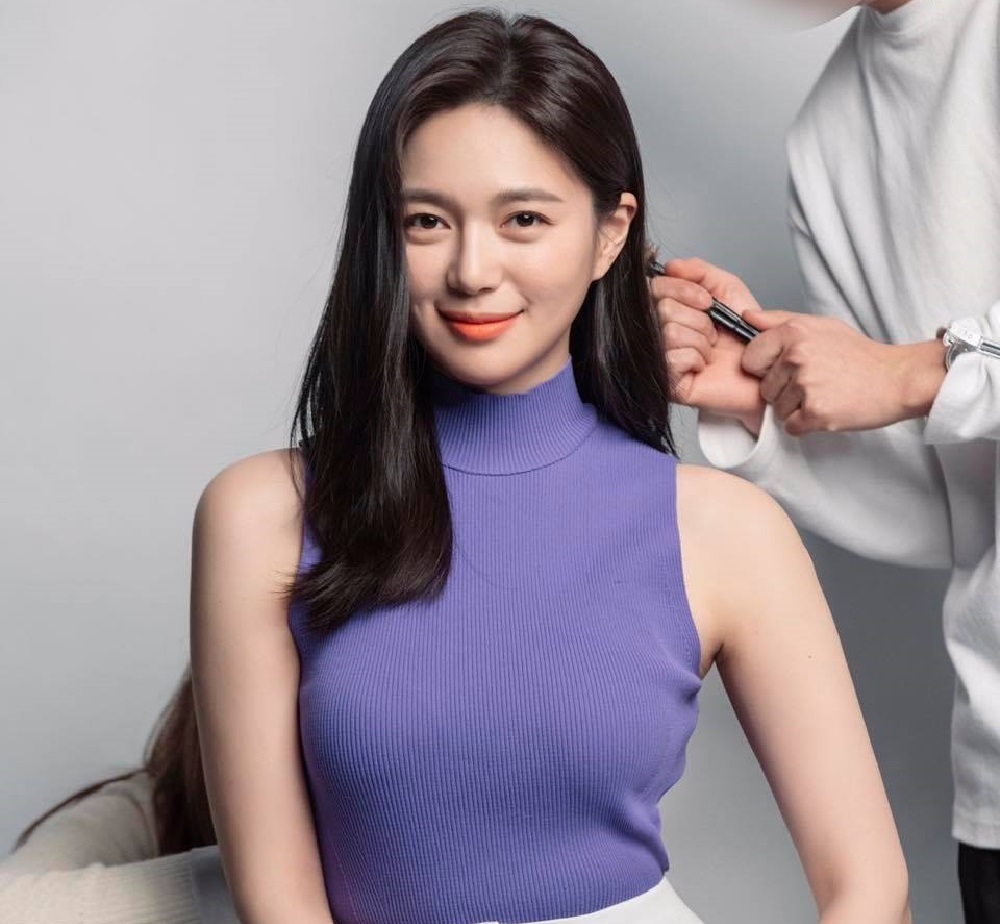 Tiểu sử Lee Elijah sinh ngày 19/2/1990 tại Hàn Quốc trong gia đình theo đạo Tin Lành Tiểu sử Lee Elijah sinh ngày 19/2/1990 tại Hàn Quốc trong gia đình theo đạo Tin Lành
