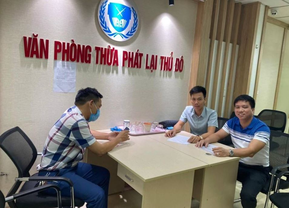 Văn phòng Thừa phát lại là tổ chức hành nghề được thành lập dưới hình thức công ty hợp danh hoặc doanh nghiệp tư nhân
