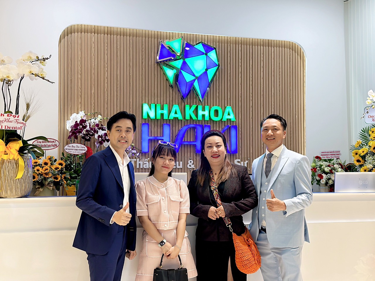 Nhạc sĩ Dương Khắc Linh tới dự sự kiện khai trương Haki Dental – Vinhomes Central Park