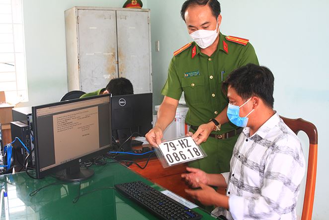 Tỉnh Khánh Hòa có thủ tục đăng ký xe máy và xe ô tô bao gồm có hồ sơ đăng ký và các giấy tờ  có liên quan