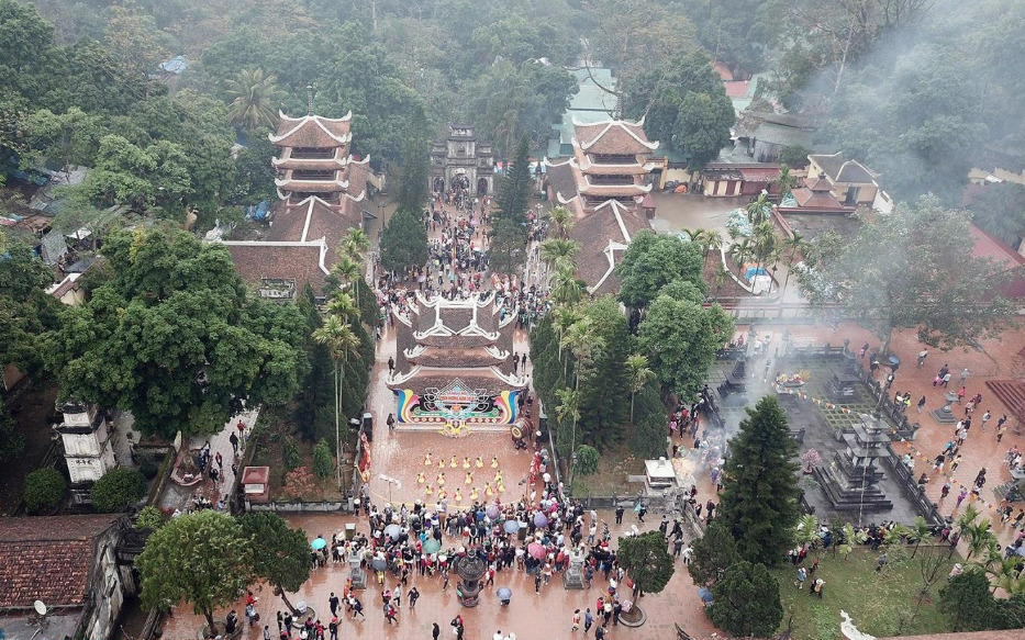 Du xuân đầu năm tại chùa Hương