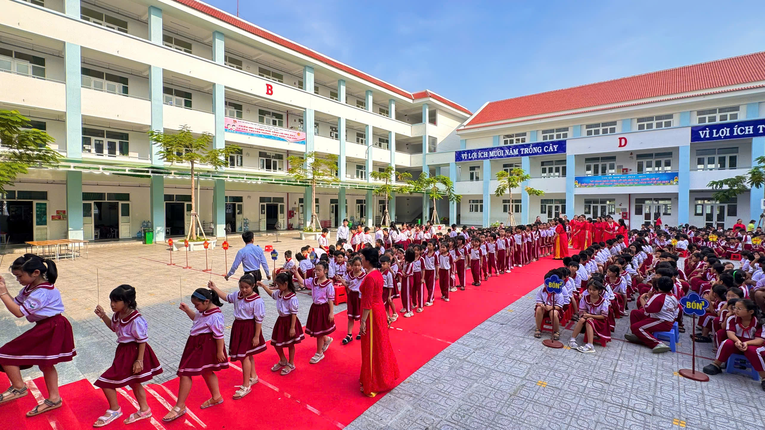 Toàn cảnh buổi dâng hương trang trọng tại buổi lễ