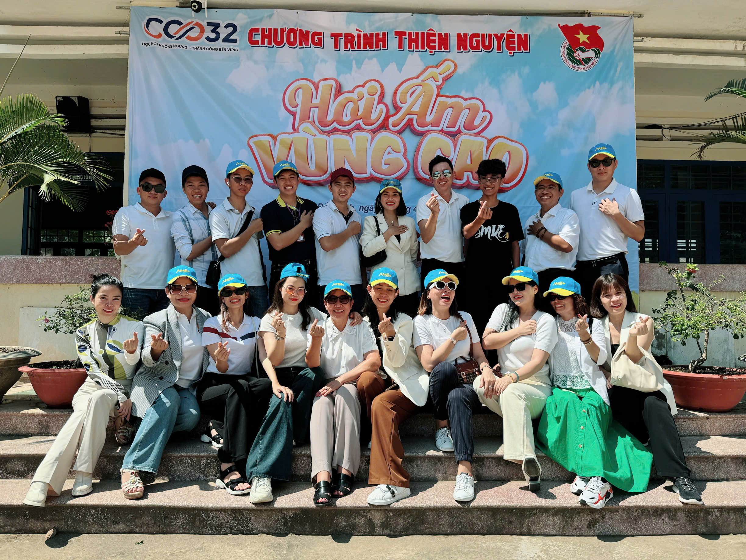 Tập thể lớp CCO32 sau chương trình