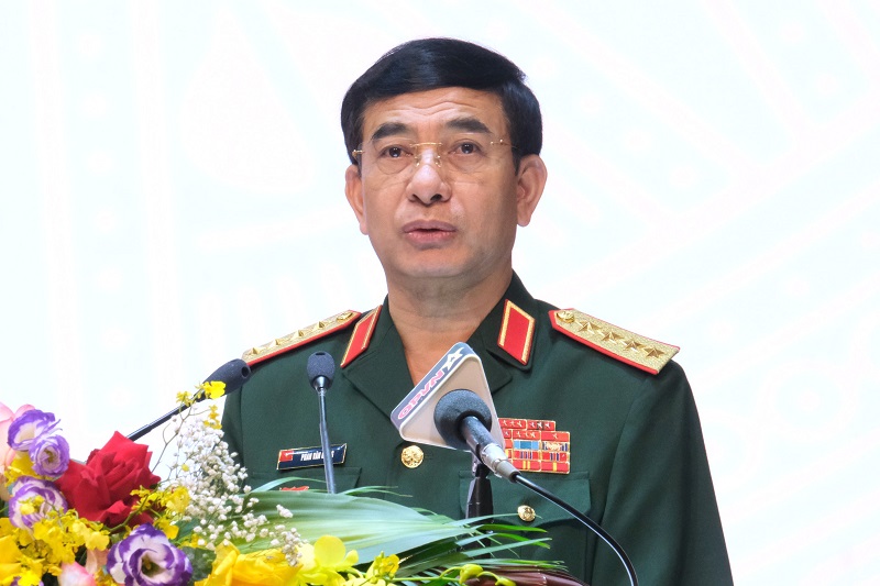 Ông có học hàm và học vị là tiến sĩ Khoa học Quân sự