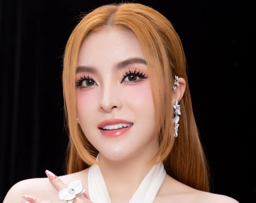 Tiểu sử Saka Trương Tuyền sinh ngày 1/4/1990 tại Vĩnh Long