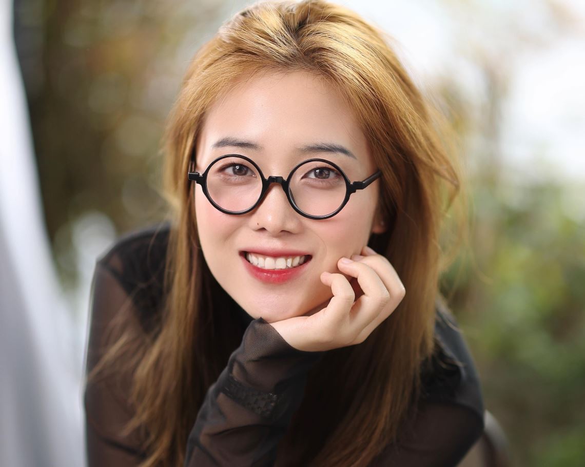 Tiểu sử Hồng Trân có tên đầy đủ là Trần Thị Hồng, sinh 26/8/1998 tại Hà Nội