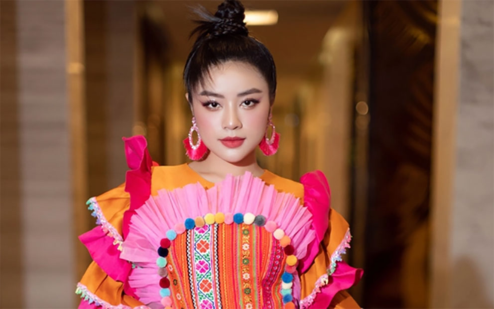Tiểu sử Nguyễn Thu Hằng sinh ngày 4/11/1995 tại thủ đô Hà Nội