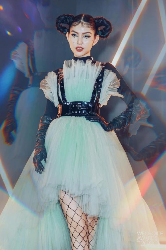 Thùy Dương TyhD khơi nguồn cảm hứng cho chiếc túi xà leo Thùy Dương TyhD khơi nguồn cảm hứng cho chiếc túi xà leo