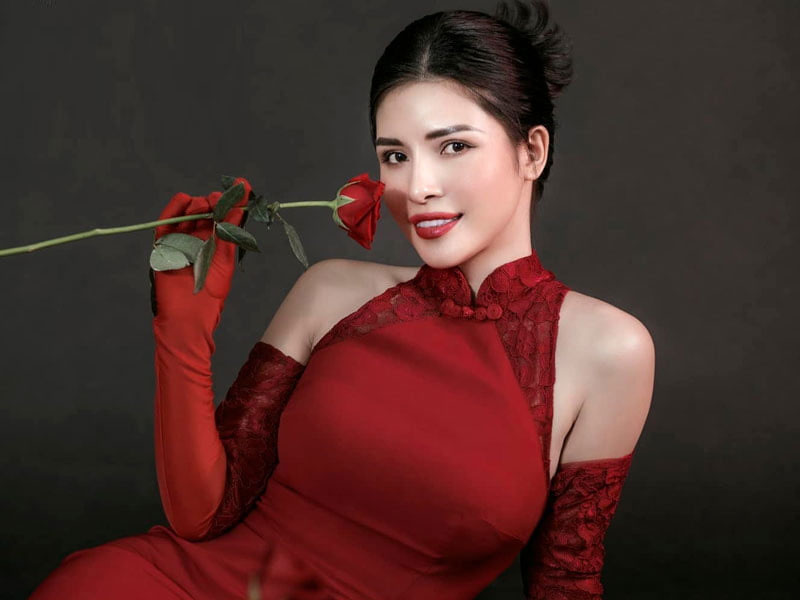 Nguyệt Fake vượt lên số phận vươn tới thành công Nguyệt Fake vượt lên số phận vươn tới thành công