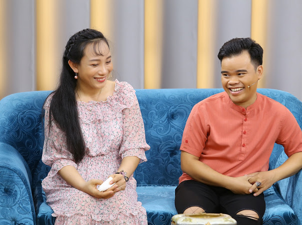 Lê Khâm thuê trọ, bán đồ ăn online cùng vợ con Lê Khâm thuê trọ, bán đồ ăn online cùng vợ con