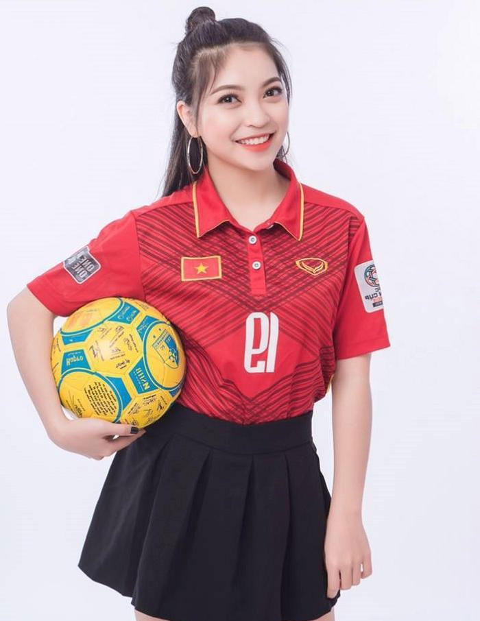 Nhật Lê bước vào showbiz dễ dàng nhờ tiếng tăm Quang Hải Nhật Lê bước vào showbiz dễ dàng nhờ tiếng tăm Quang Hải