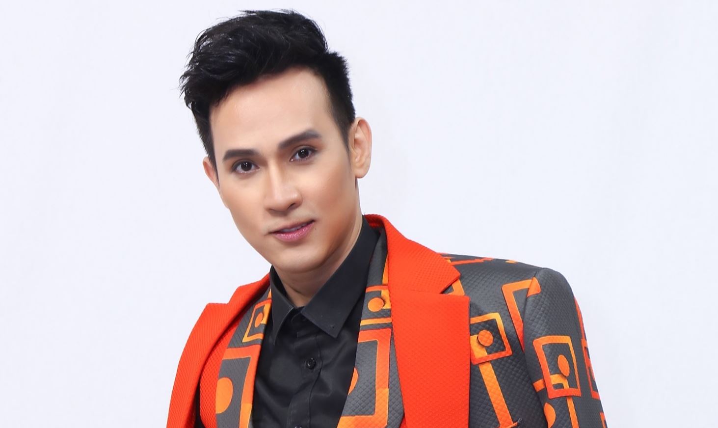 Tiểu sử Nguyên Vũ từng trở thành ca sĩ độc quyền cho trung tâm băng đĩa nhạc Vafaco