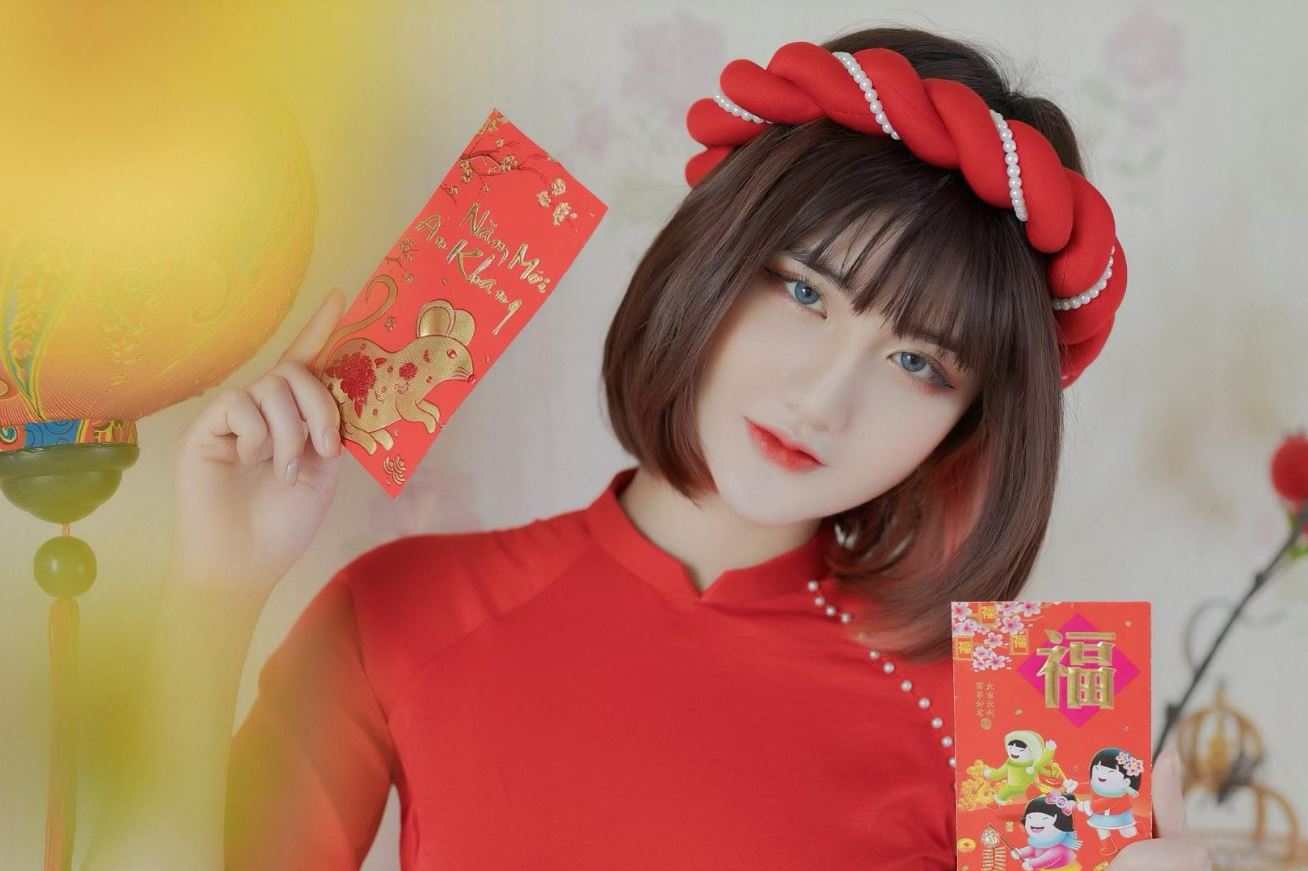 Tiểu sử Phạm Thị Hằng từng có hoàn cảnh rất khó khăn, phải tự lập từ năm 15 tuổi