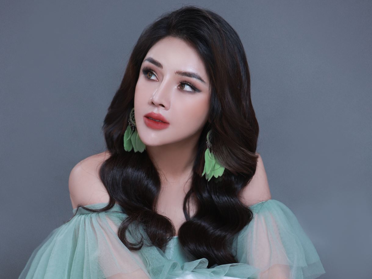 Tiểu sử Tô Ngọc Hà sinh ngày 28 tháng 12 năm 1997 ở thủ đô Hà Nội