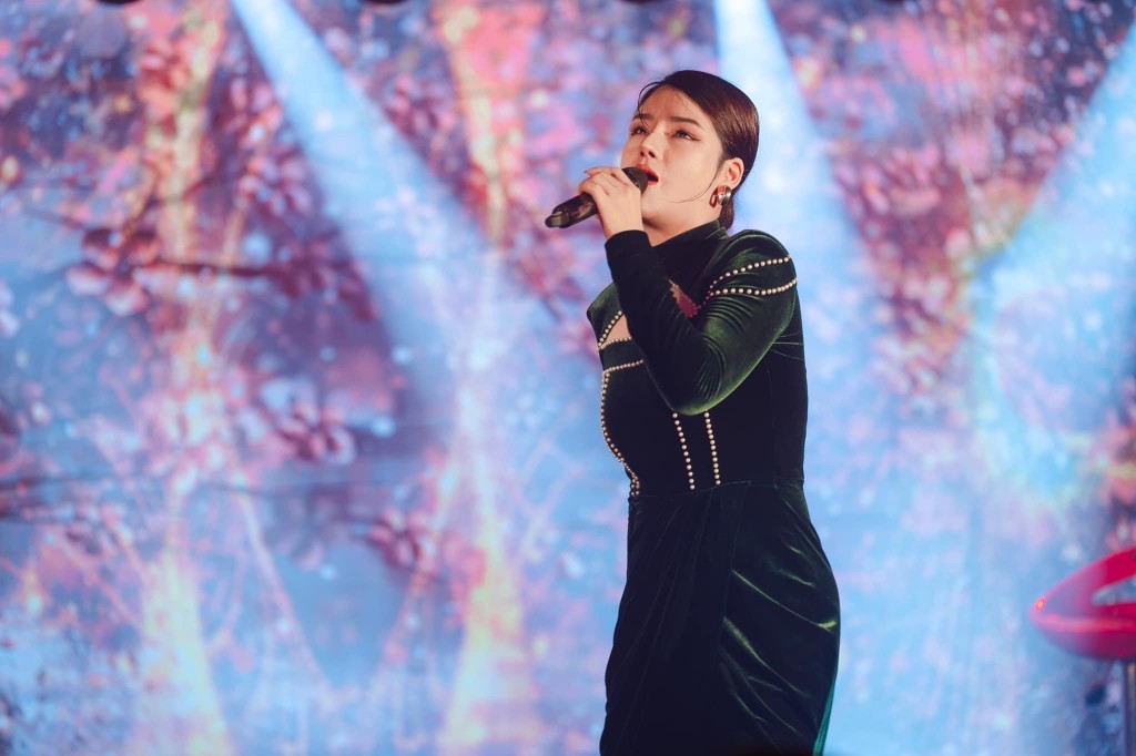 Tô Ngọc Hà gây bất ngờ với phong cách trẻ trung