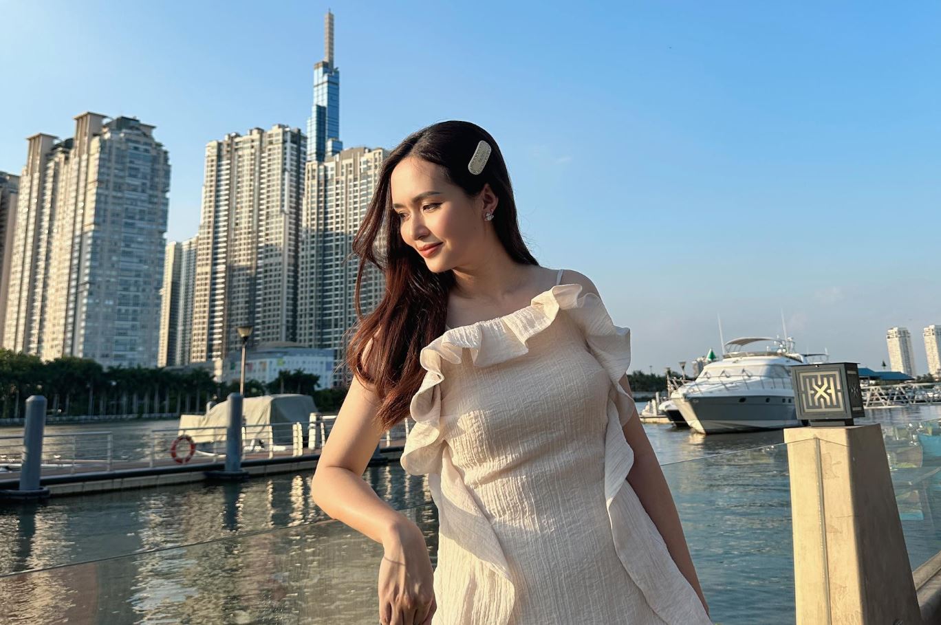 Tiểu sử Huyền Mi sinh vào năm 1990 tại thủ đô Hà Nội, Việt Nam