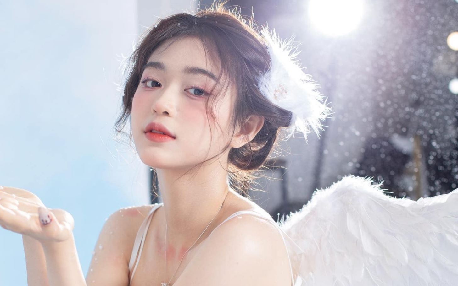 Tiểu sử Mai Hà Hoàng Yến có biệt danh Yến Xù sinh năm 2002 tại Biên Hòa, Đồng Nai