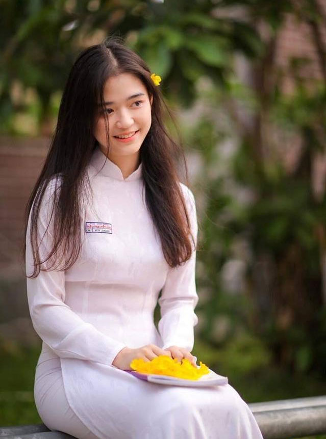 Thành tích học tập khủng của mỹ nhân 2K2 Hoàng Yến