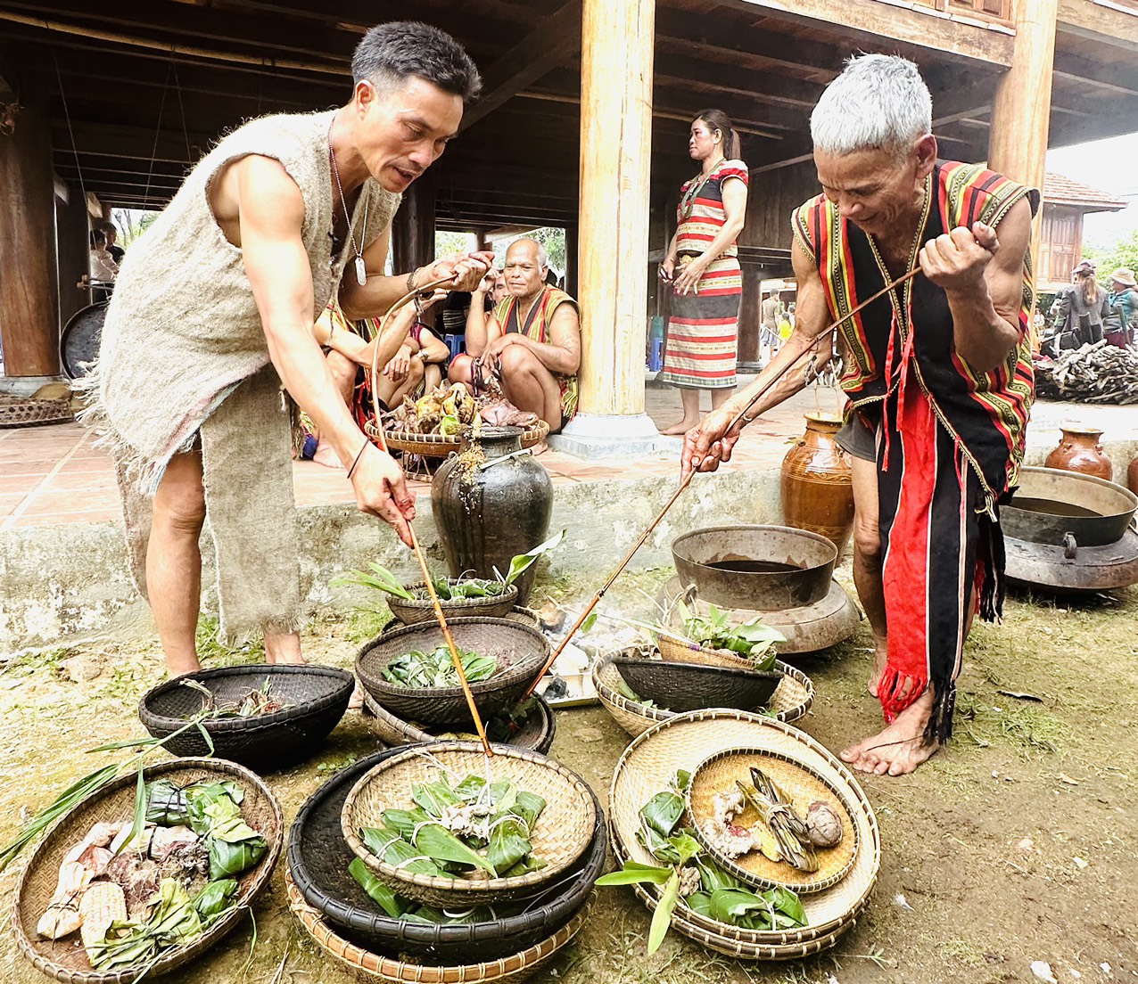 Lễ cúng Trỉa lúa thu hút đông đảo người dân tham gia Lễ cúng Trỉa lúa thu hút đông đảo người dân tham gia