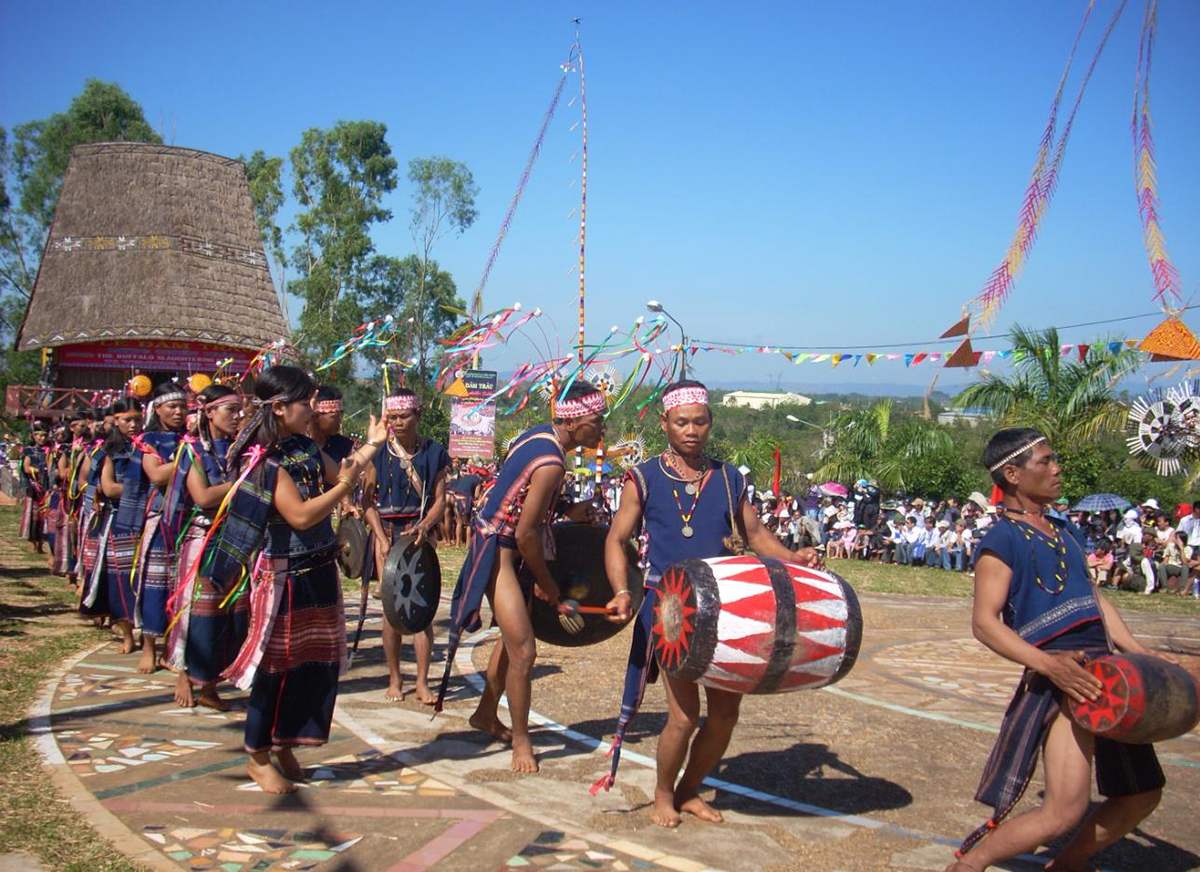 Lễ mừng Nhà Rông mới Kon Tum thu hút đông đảo người dân tham gia