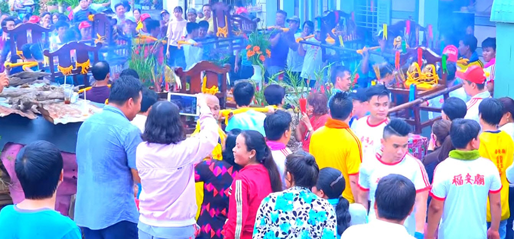 Lễ hội Miếu Ông Bổn thu hút đông đảo người dân tham gia