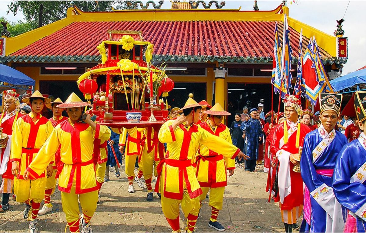Nghi lễ rước sắc phong trong hội làng Túy Loan