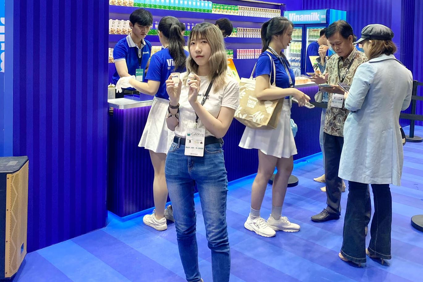 Tiểu sử Đoan Minh sinh năm 1995, tốt nghiệp đại học Văn Hiến, hiện sống và làm việc tại TpHCM