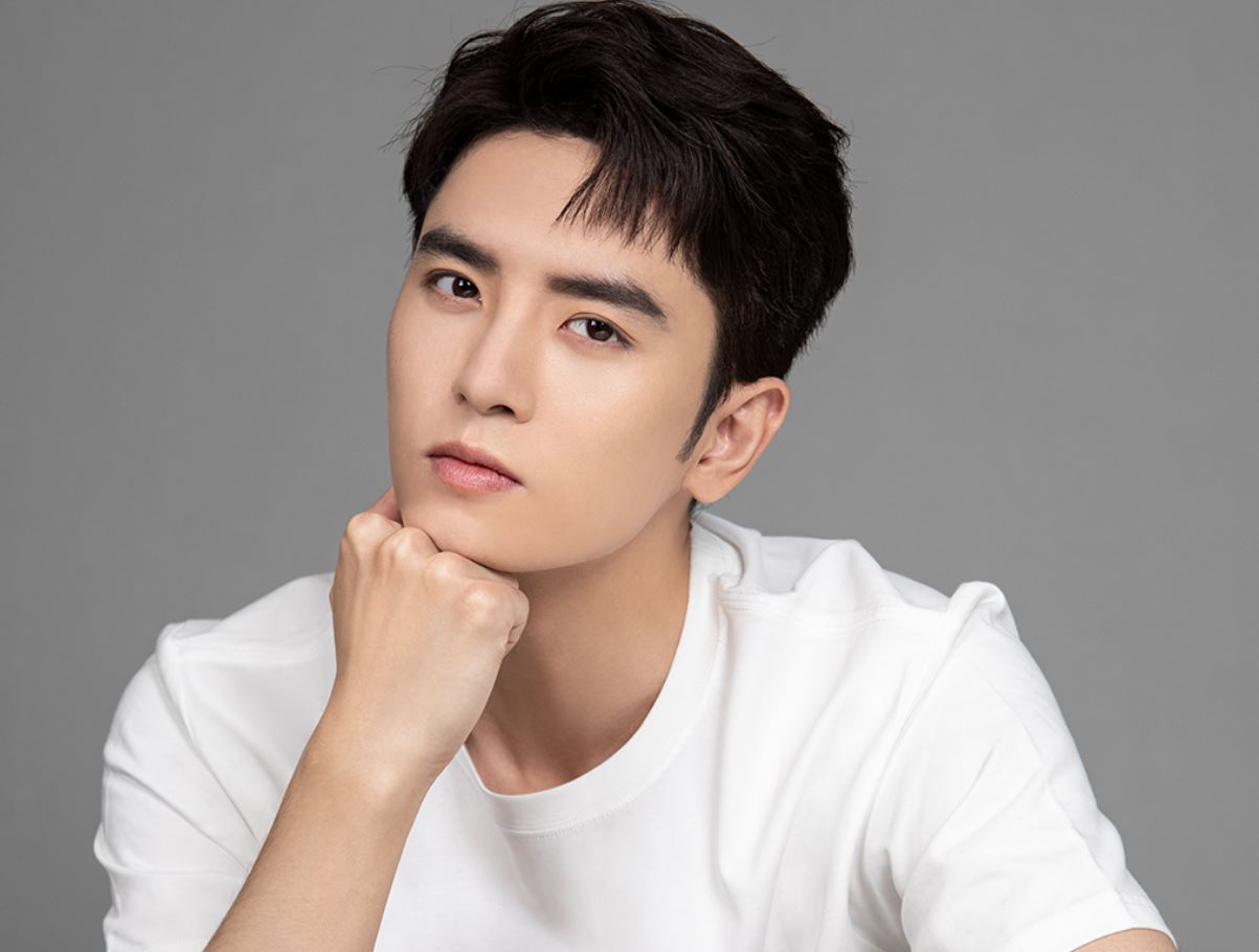 Tiểu sử Ngô Hi Trạch sinh ngày 19/10/1996 tại Thâm Quyến, Quảng Đông, Trung Quốc