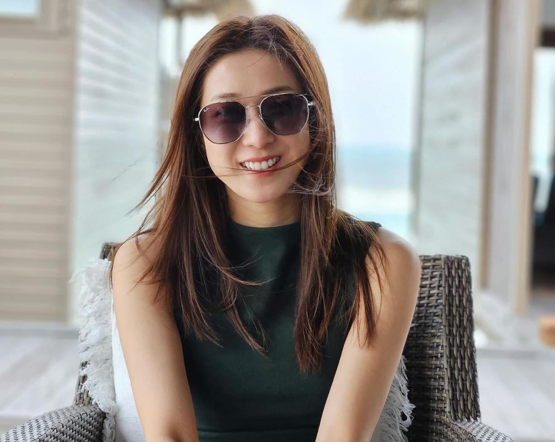 Tiểu sử Chung Gia Hân từng học chuyên ngành sư phạm tiểu học tại Đại học British Columbia