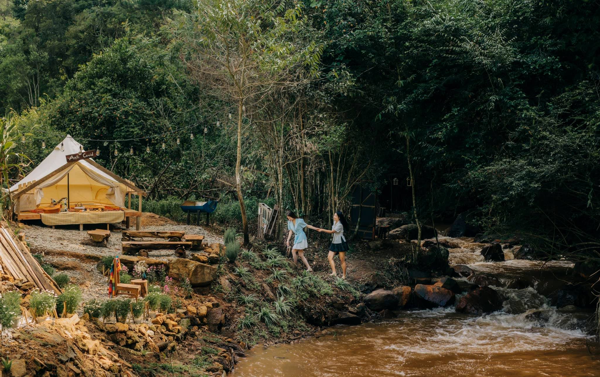 Tiệm Cà Phê nhà bên suối Đà Lạt
