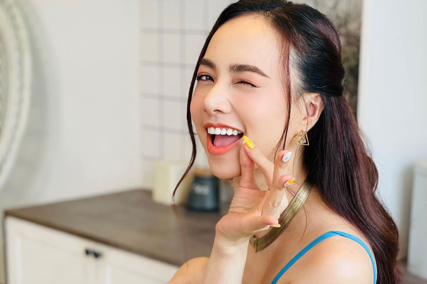 Tiểu sử Đinh Ngọc Diệp từng giành được danh hiệu “Hoa khôi Tây Đô" vào năm 2004