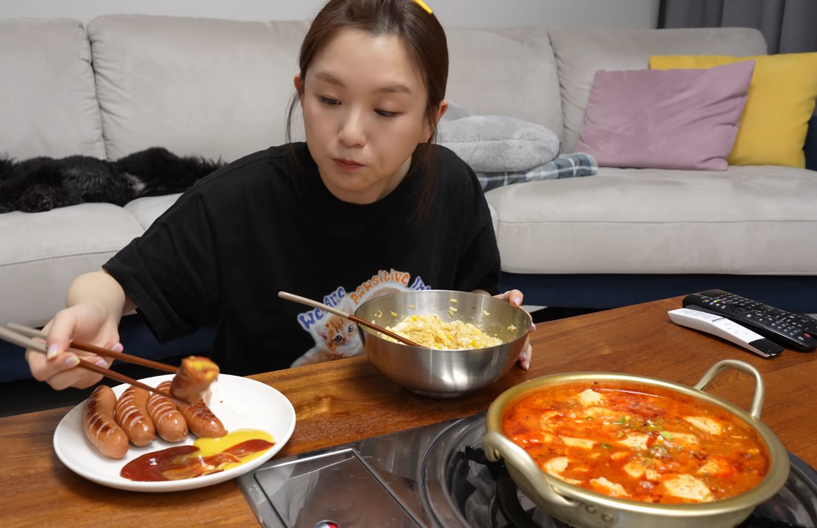 Tiểu sử Hamzy vấp phải làn sóng tẩy chay từ khán giả Trung khi like comment về món Kim Chi