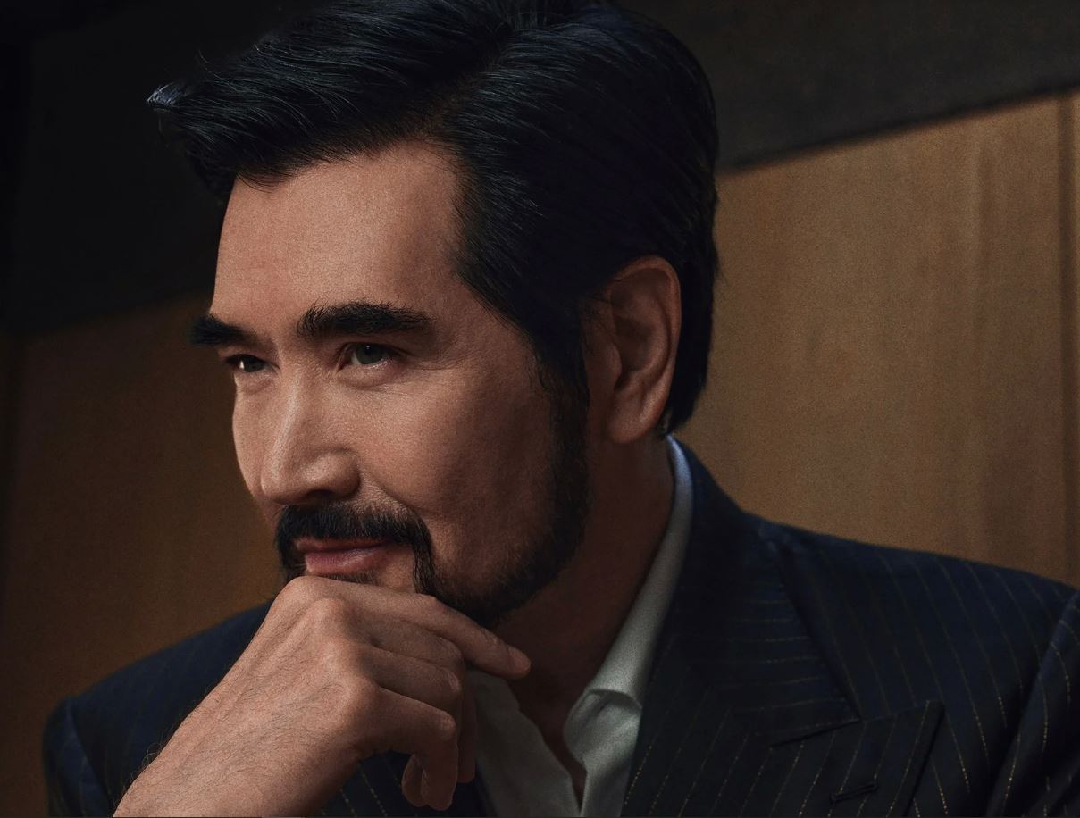 Tiểu sử Phí Tường có tên tiếng Anh là Kris Phillips sinh năm 1960 tại Đài Bắc, Trung Quốc