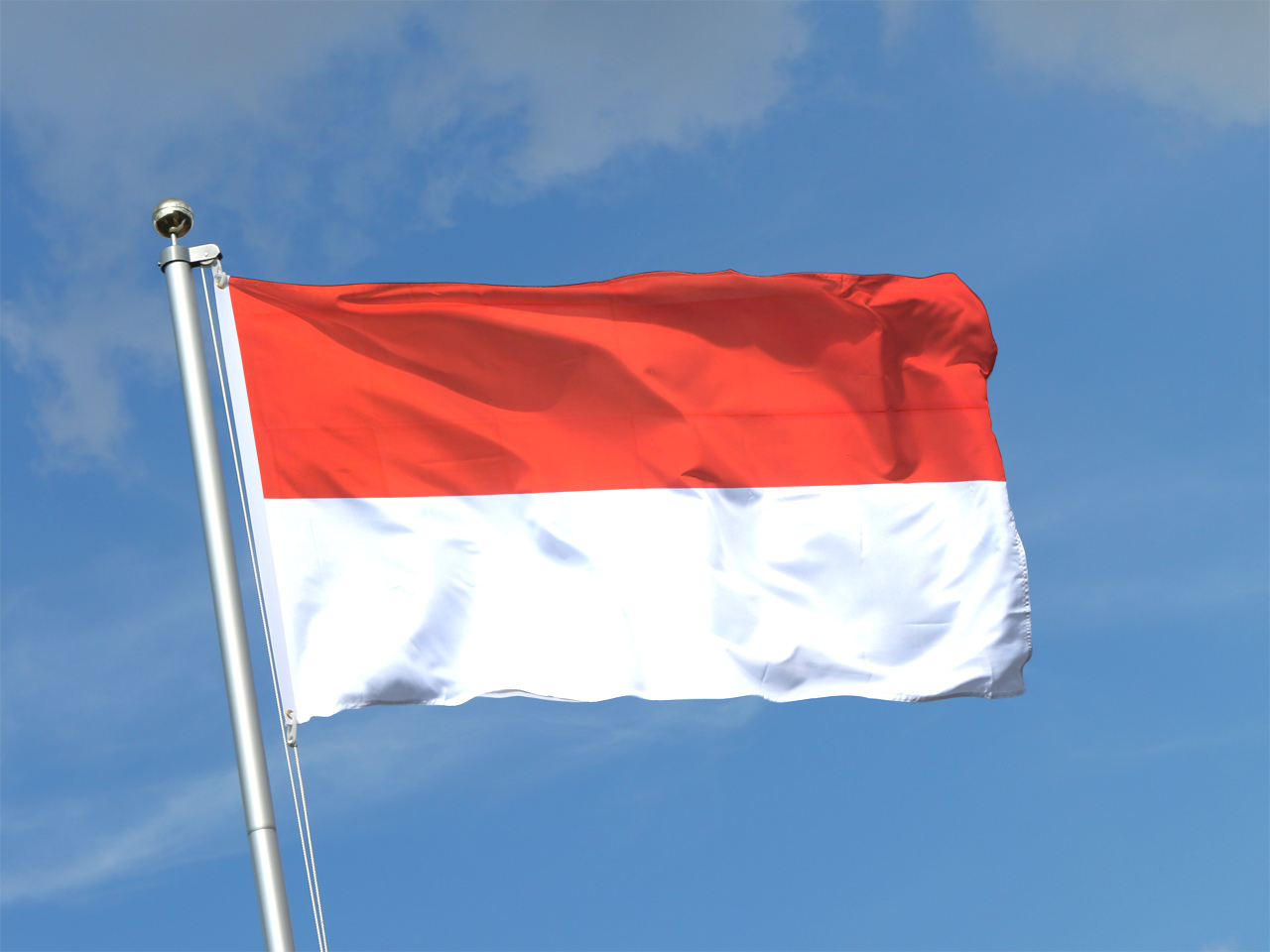 Quốc kỳ Monaco thường được treo lên vào những dịp đại lễ, sự kiện thể thao quốc tế Quốc kỳ Monaco thường được treo lên vào những dịp đại lễ, sự kiện thể thao quốc tế