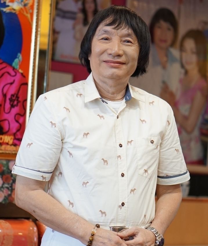 Minh Vương là nghệ sĩ cải lương nổi tiếng của nước cộng hòa xã hội chủ nghĩa Việt Nam