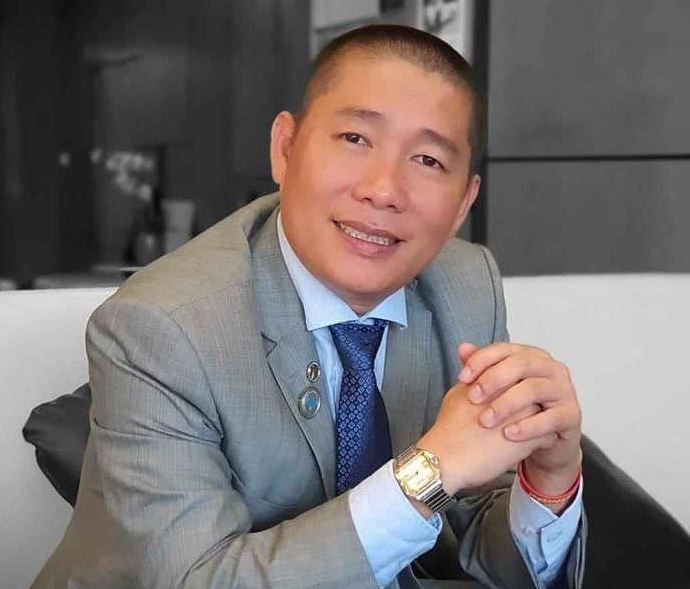 Với tài năng xuất sắc của mình tại cuộc thi siêu trí nhớ Thế Giới, anh đã được Chủ tịch Tony Buzan kết nạp làm trọng tài quốc tế
