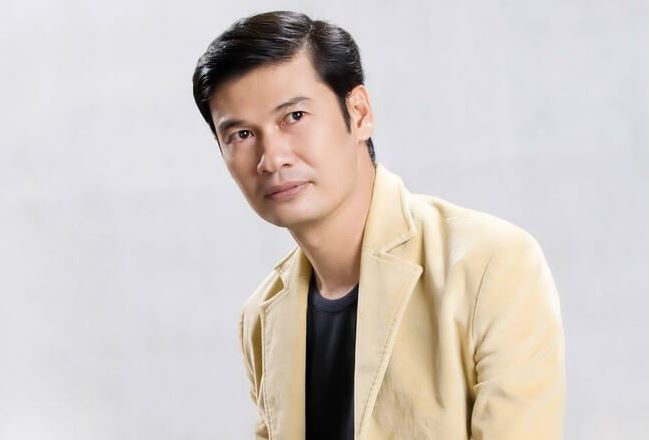 Ngoài diễn xuất, anh chàng còn đóng vai trò là một MC, tiểu phẩm truyền hình và đạo diễn cho nhiều vở kịch