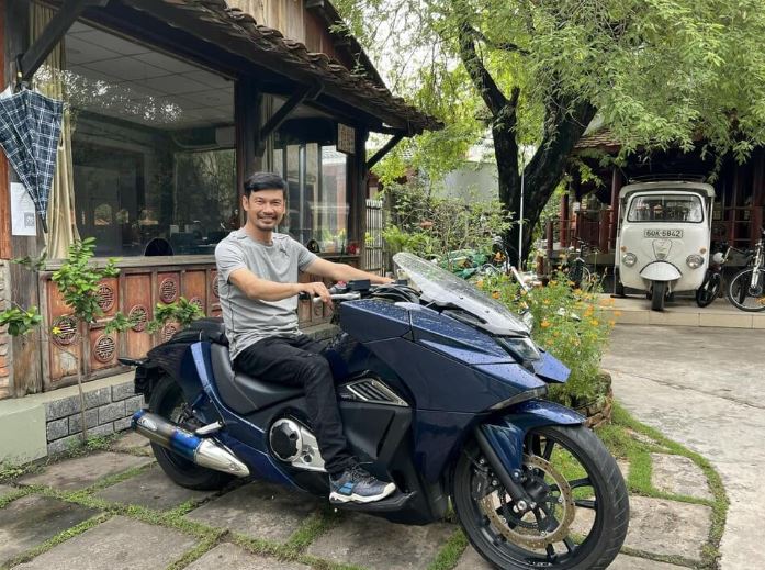 Tiết Cương là một trong những diễn viên nổi tiếng tại Việt Nam